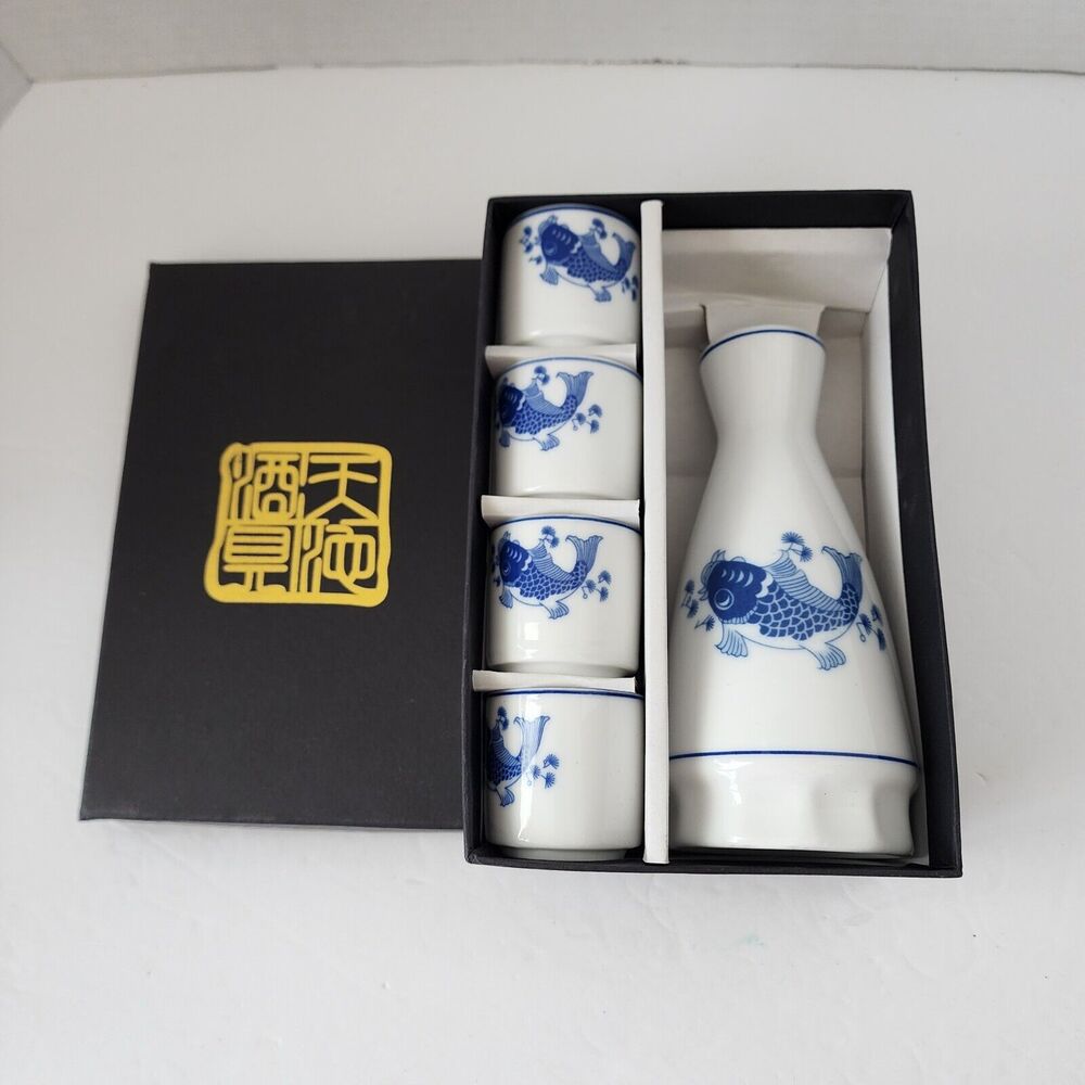 Tenchi Japanese style Sake Set 1 Bottle 4 Cups White Blue Carp Design & Gift Box